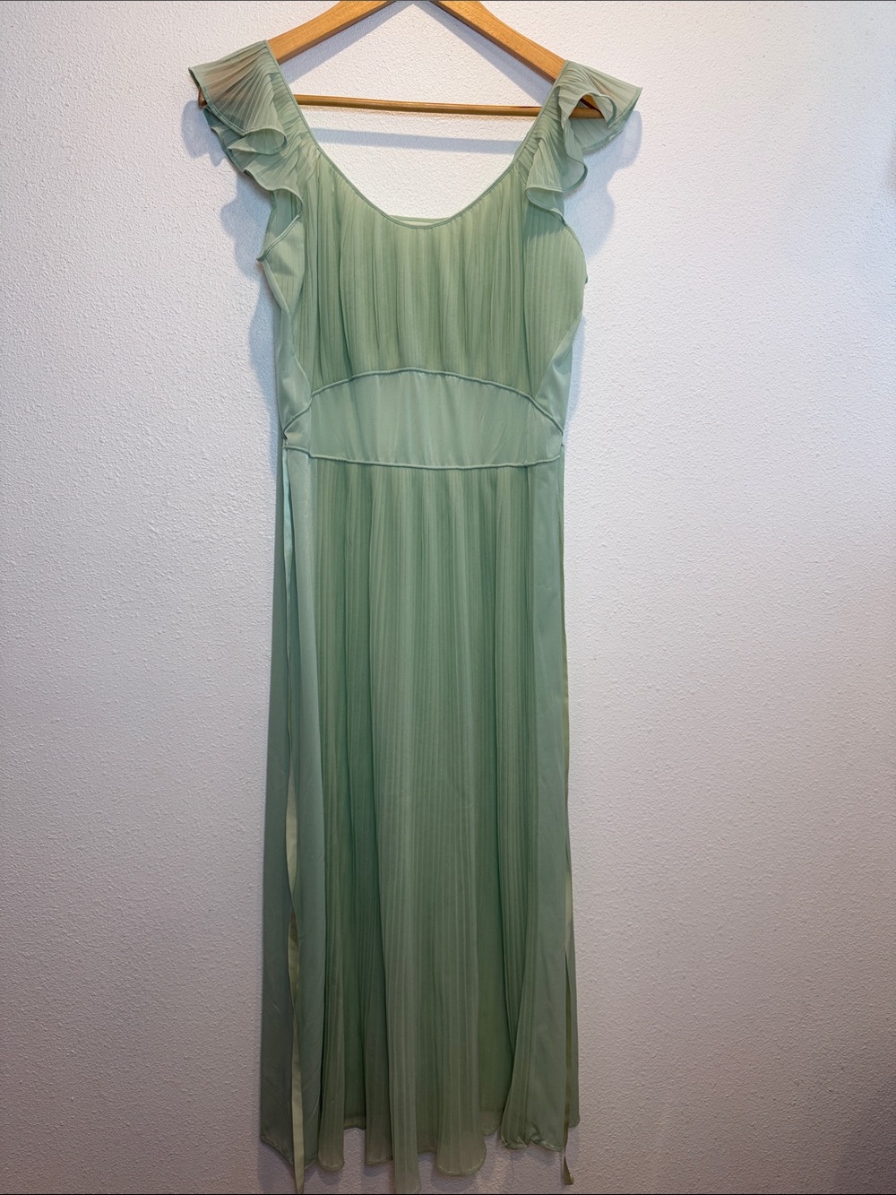 Vintage Woman’s Light Green Ruffle Sleeve Nightgown